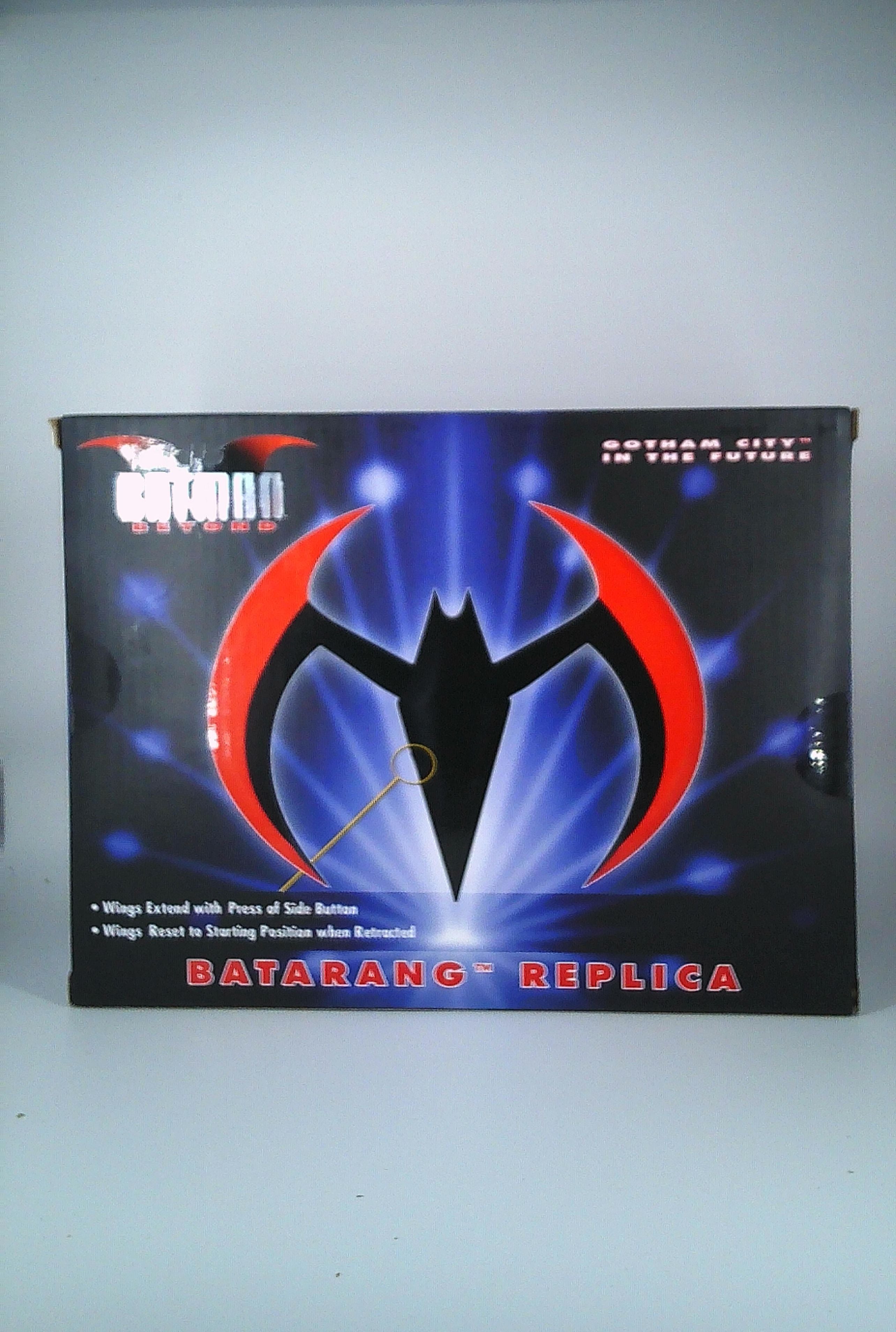 Batarang "Batman Beyond" Light Up Replica (Red) NECA