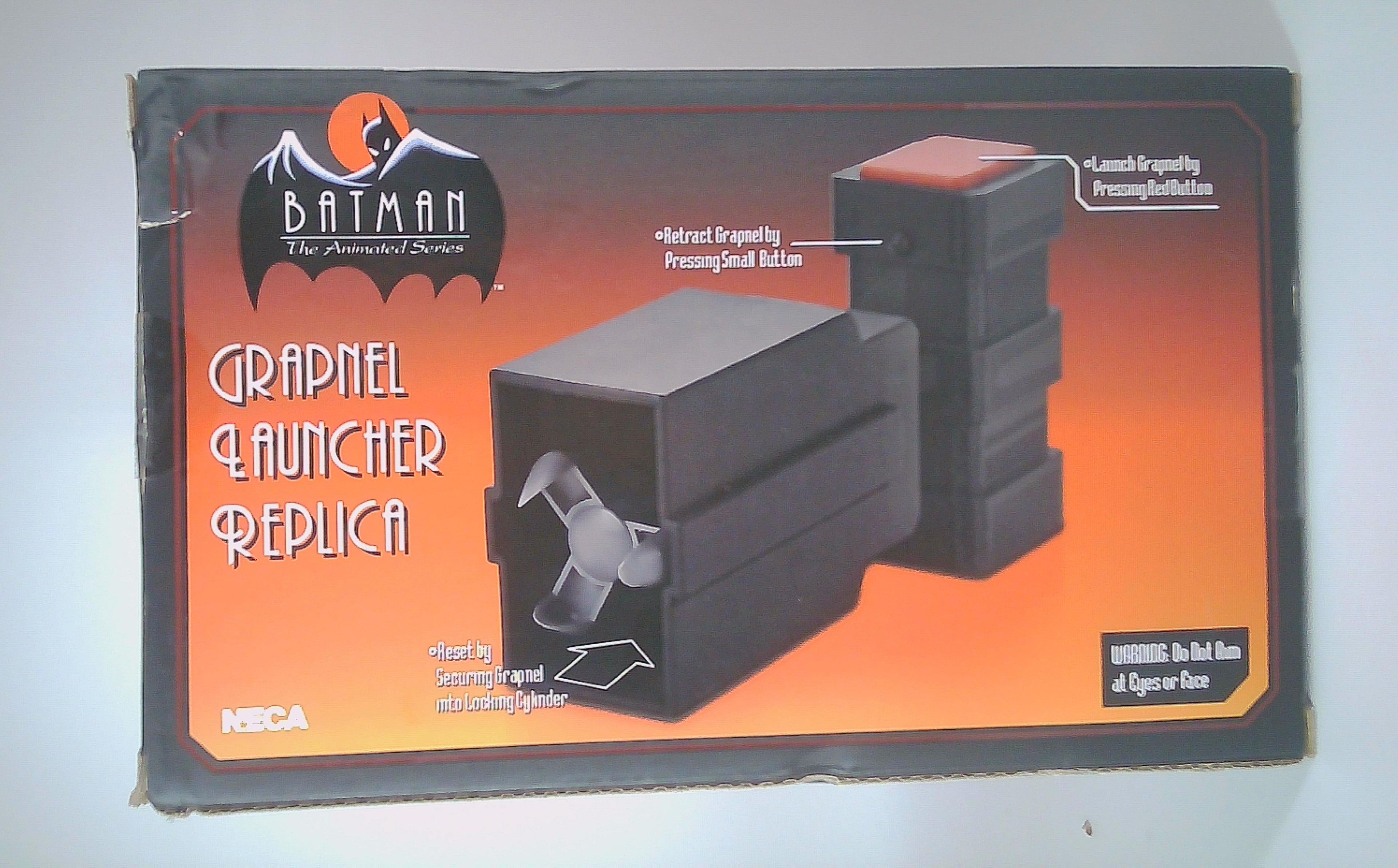 Batman "Animated series" Grapple Launcher replica Neca 2021