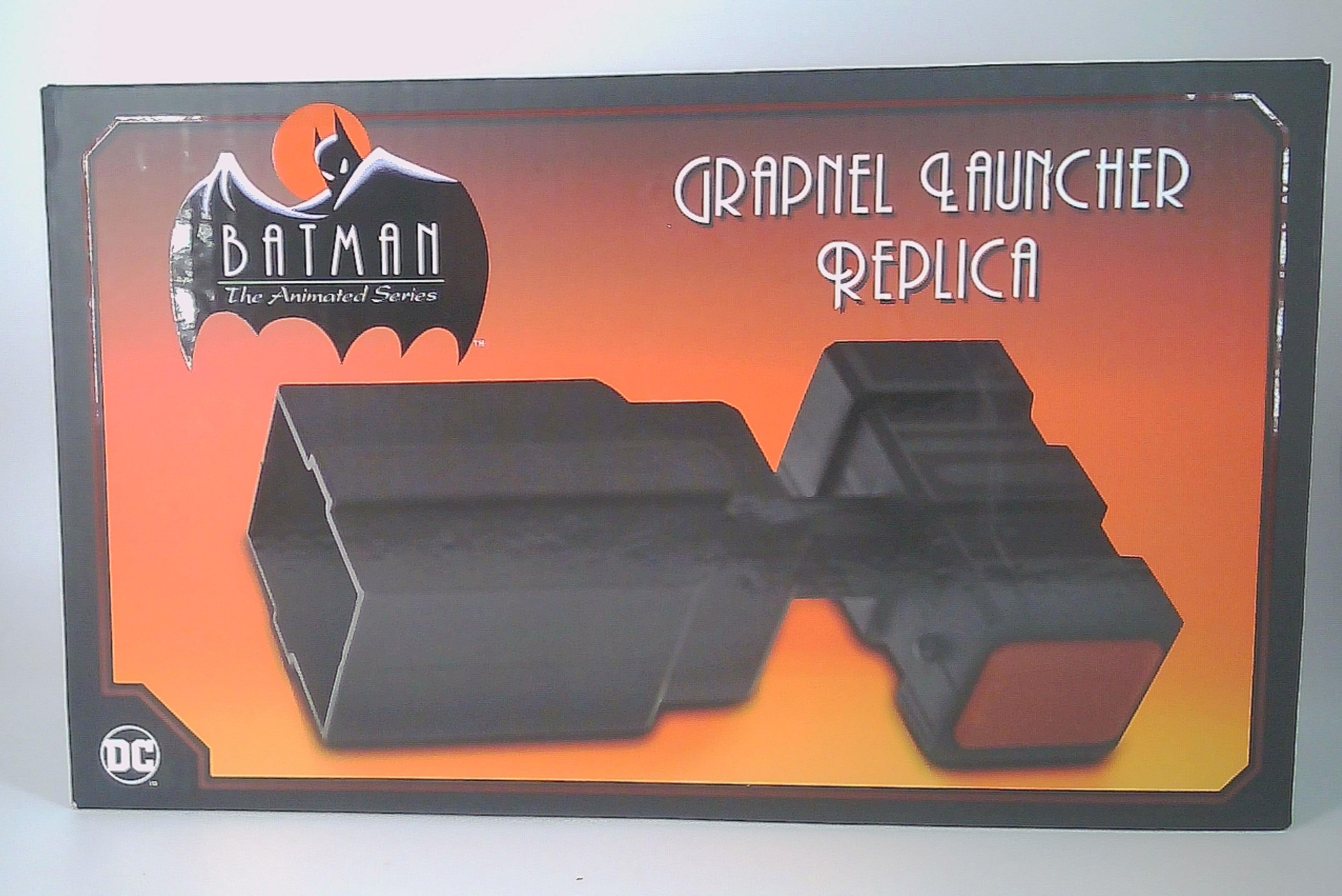 Batman "Animated series" Grapple Launcher replica Neca 2021