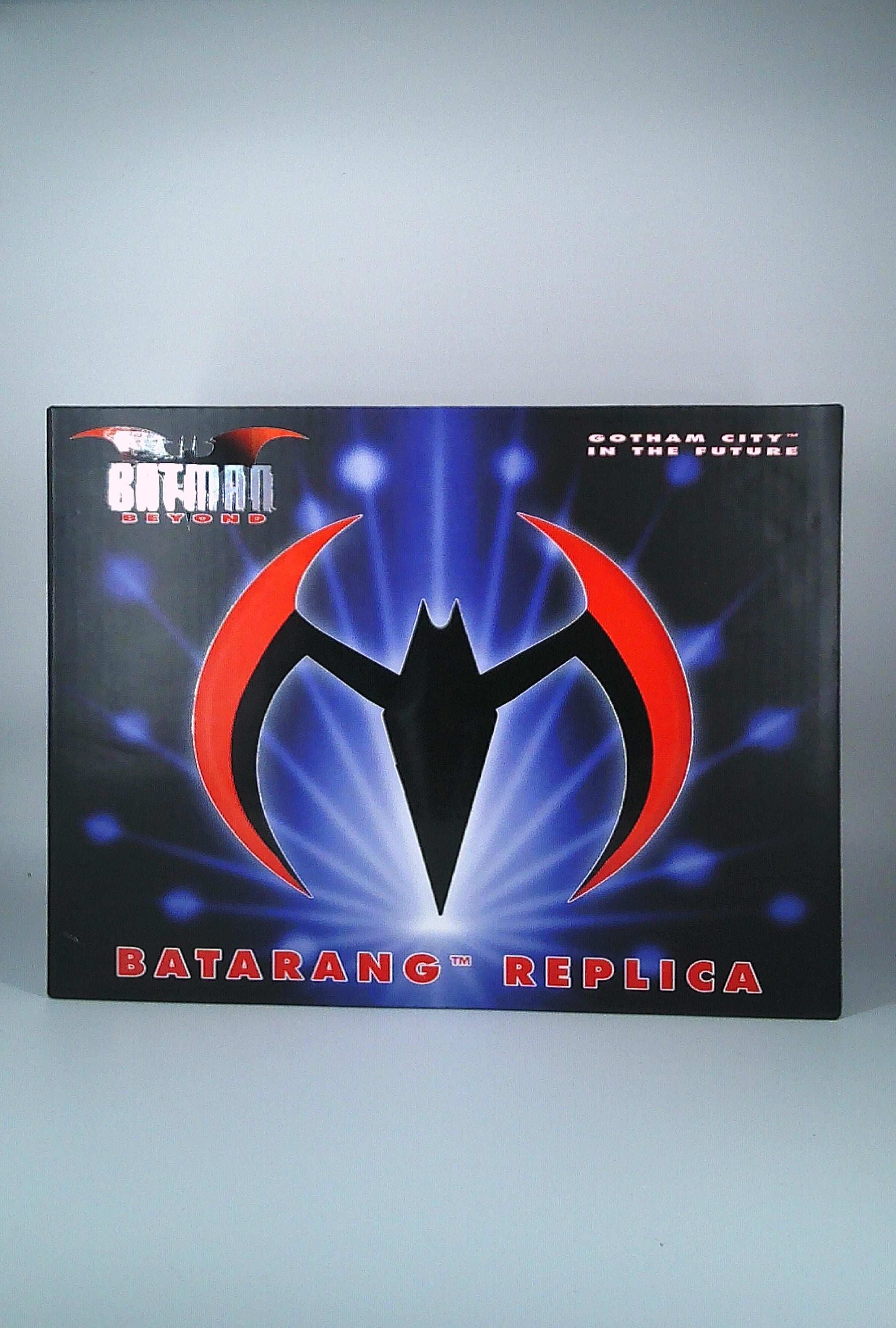 Batarang "Batman Beyond" Light Up Replica (Red) NECA